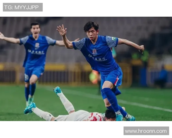 足球传奇血脉传承新星崛起 球场上后裔们的荣耀与挑战